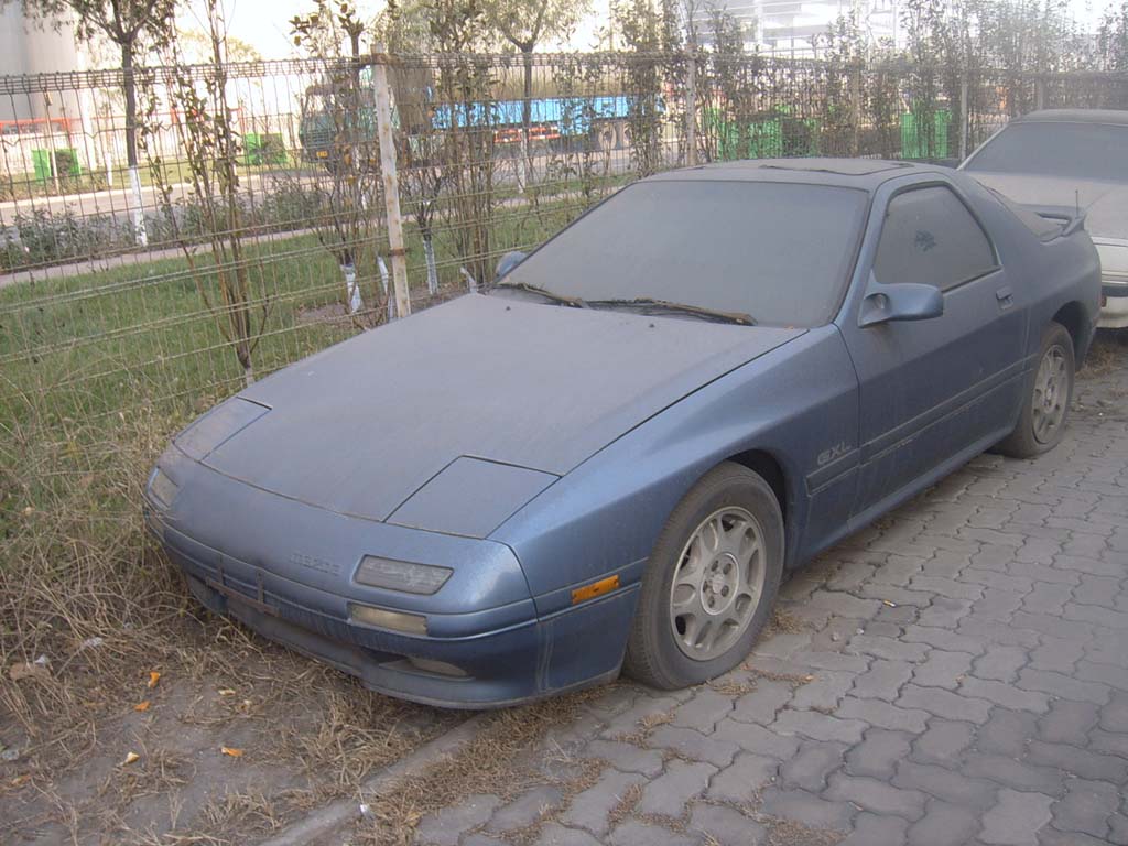 被遗弃在中国街头的rx7fc; 哪里可以买到马自达fc rx7 - 已解决