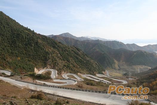 青海北边,互助北山林场,这盘山路叫十二盘