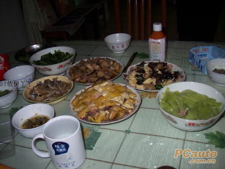 父母准备了一桌饭菜