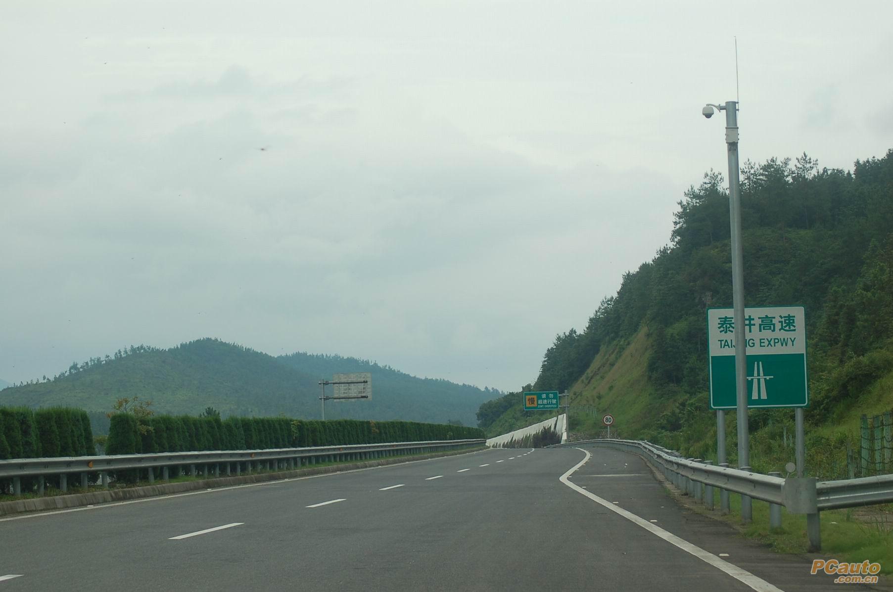 工作之余,"漫步"在泰井高速公路上,风景这边独好