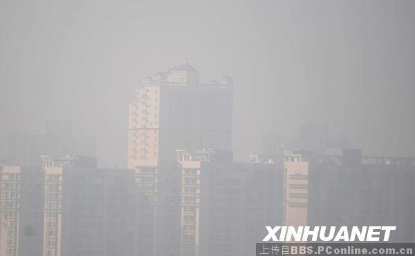 武汉出现雾霾天气 对交通运输带来了不利影响