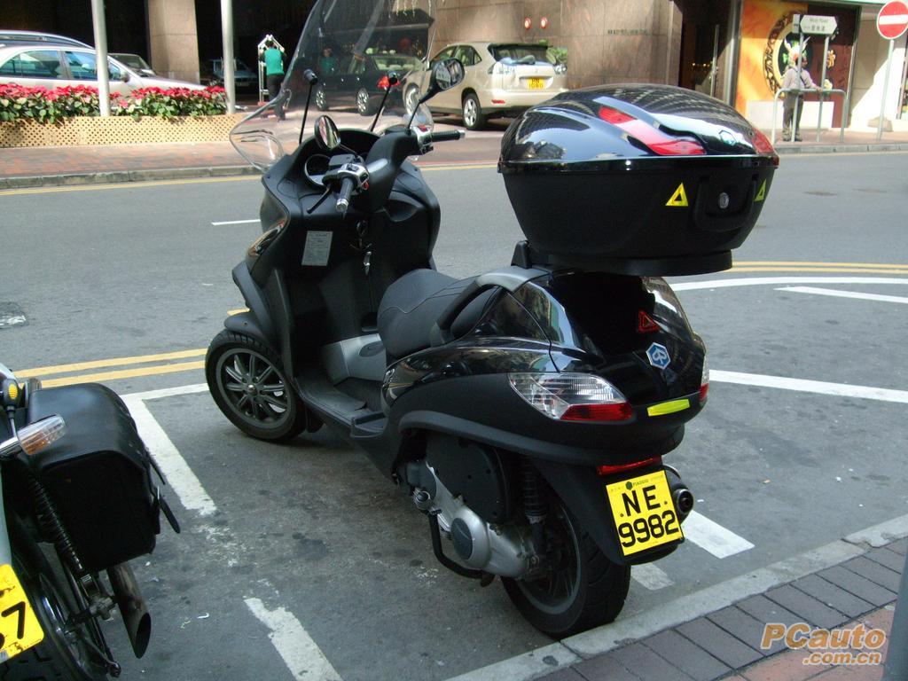 香港街头一三轮摩托车,暴强!