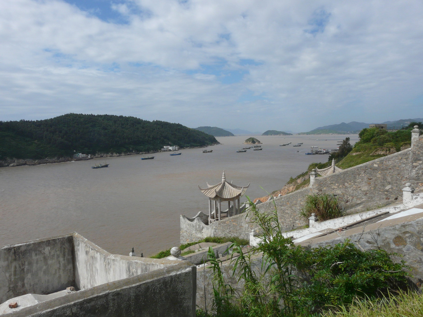 浙江玉环旅游之七 坎门镇(三)(站在坎门小山上远眺大海)