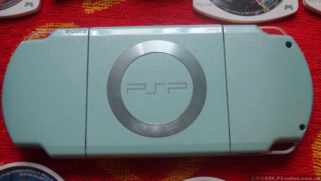 PSP2000薄荷绿+8张正版UMD游戏盘+街霸4特