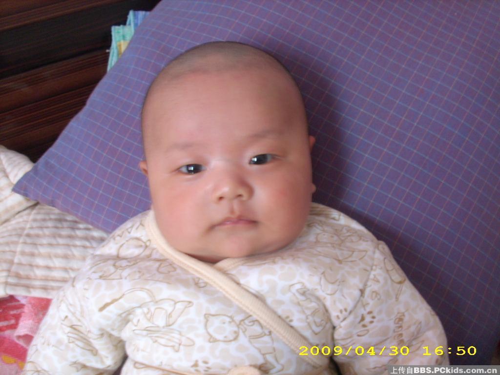 两个月婴儿脖子往后仰（抬头是宝宝大运动发展里程碑）-幼儿百科-魔术铺