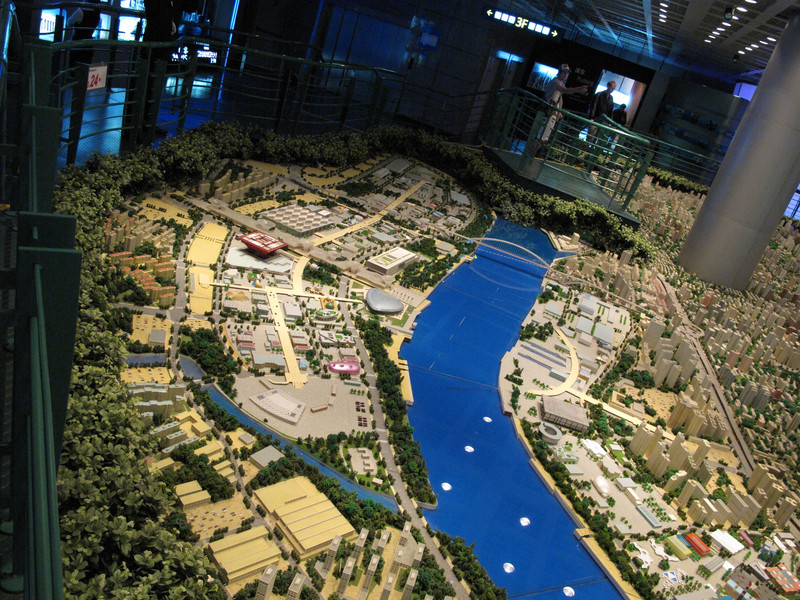 参观上海城市规划展示馆---世博园区域模型地图