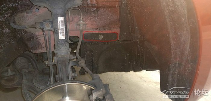 雪佛兰新赛欧1.2更换发电机水泵皮带 高清图片