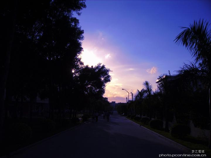 夕阳下的街道
