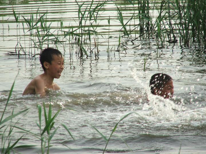 【戏水摄影图片】纪实摄影_太平洋电脑网摄影部落