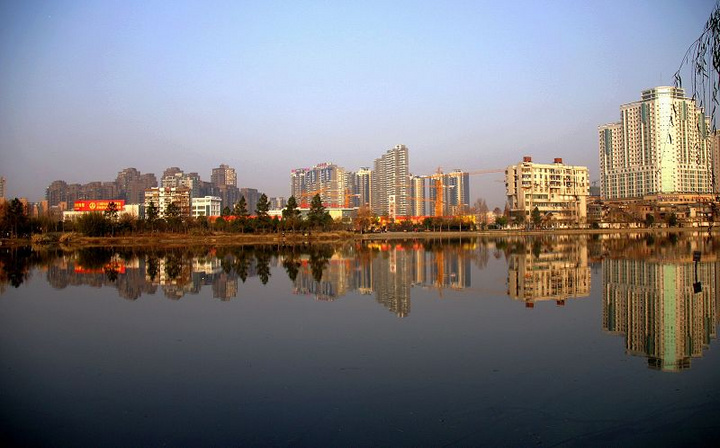 【湖面倒影摄影图片】武汉市江汉区菱角湖其他