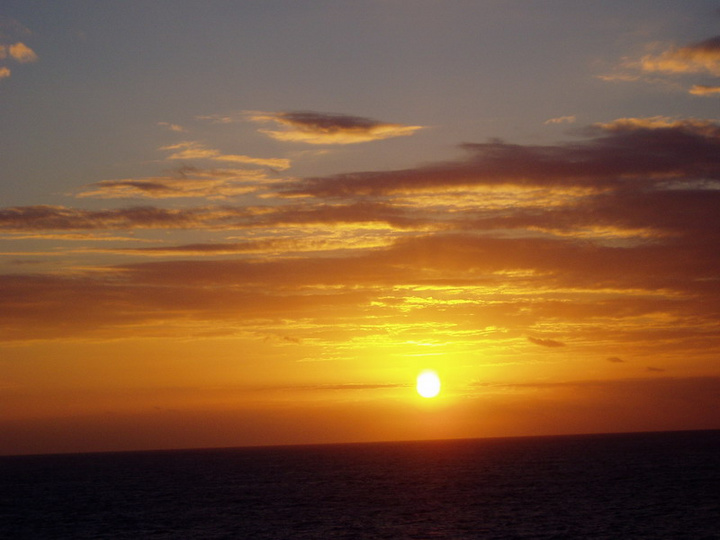 【海平线上的太阳摄影图片】东加勒比海纪实摄