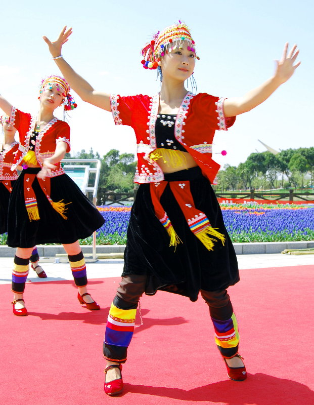 【少数民族舞蹈之一摄影图片】上海浦东鲜花港