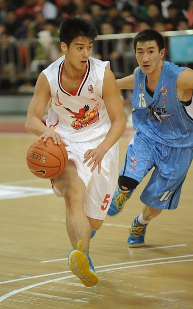 【2009-2010 CBA篮球比赛摄影图片】青岛大
