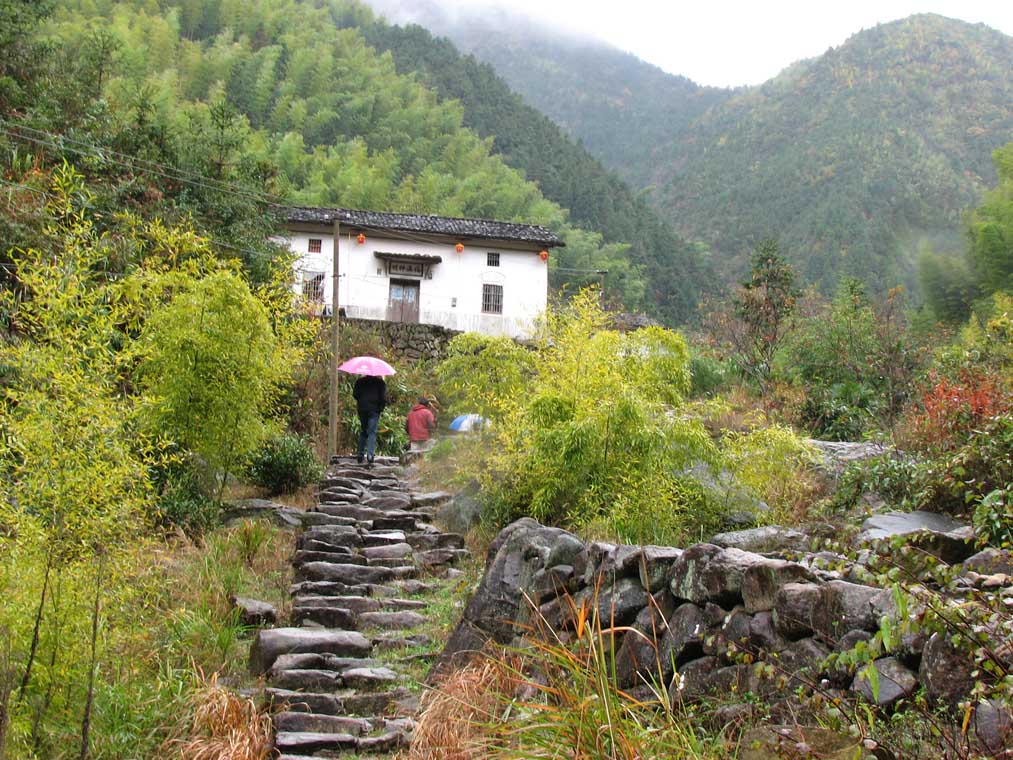 雨天的山村