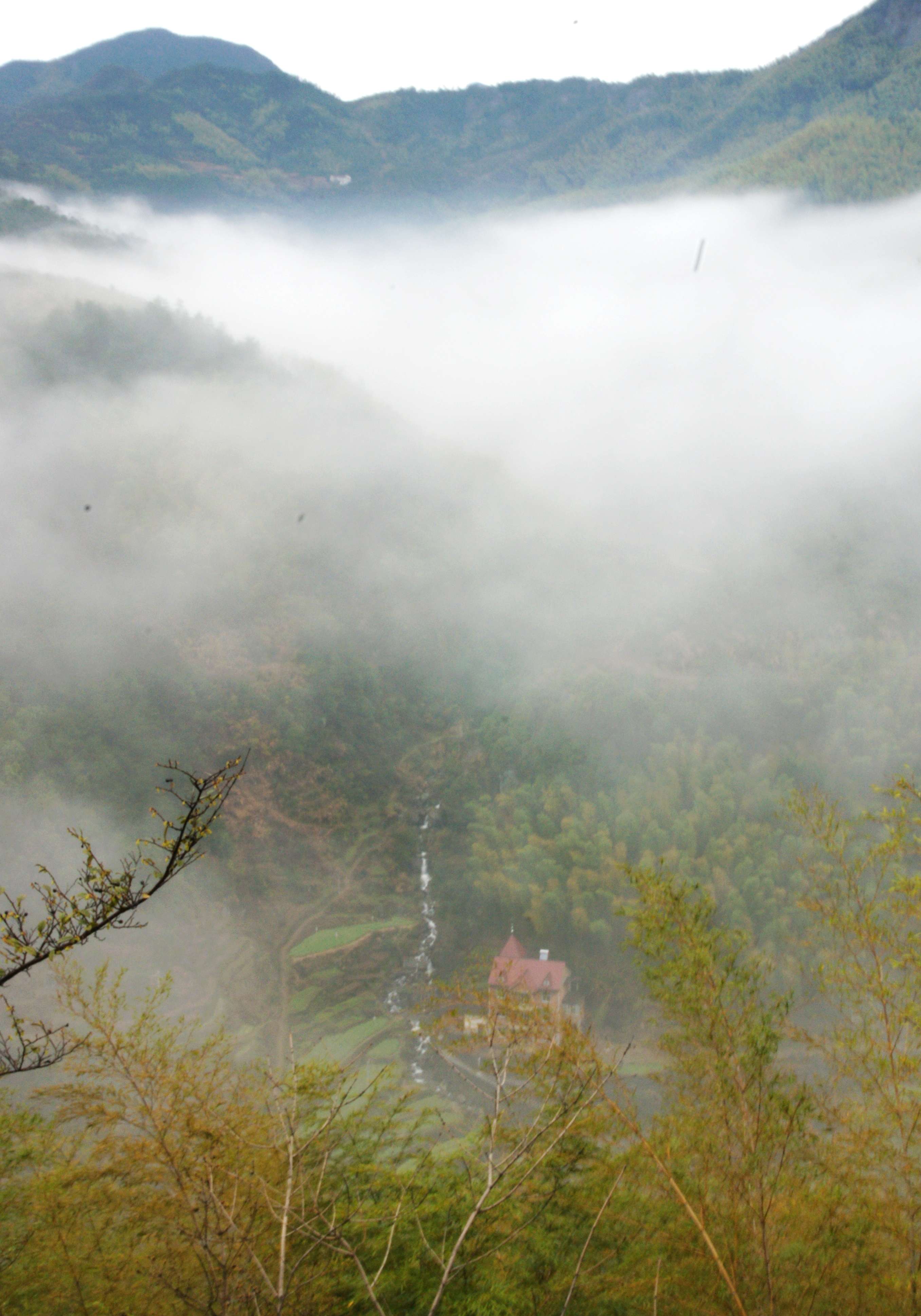 雨天的山村