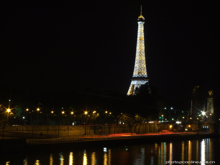 【远眺巴黎埃菲儿铁塔摄影图片】巴黎风光旅游
