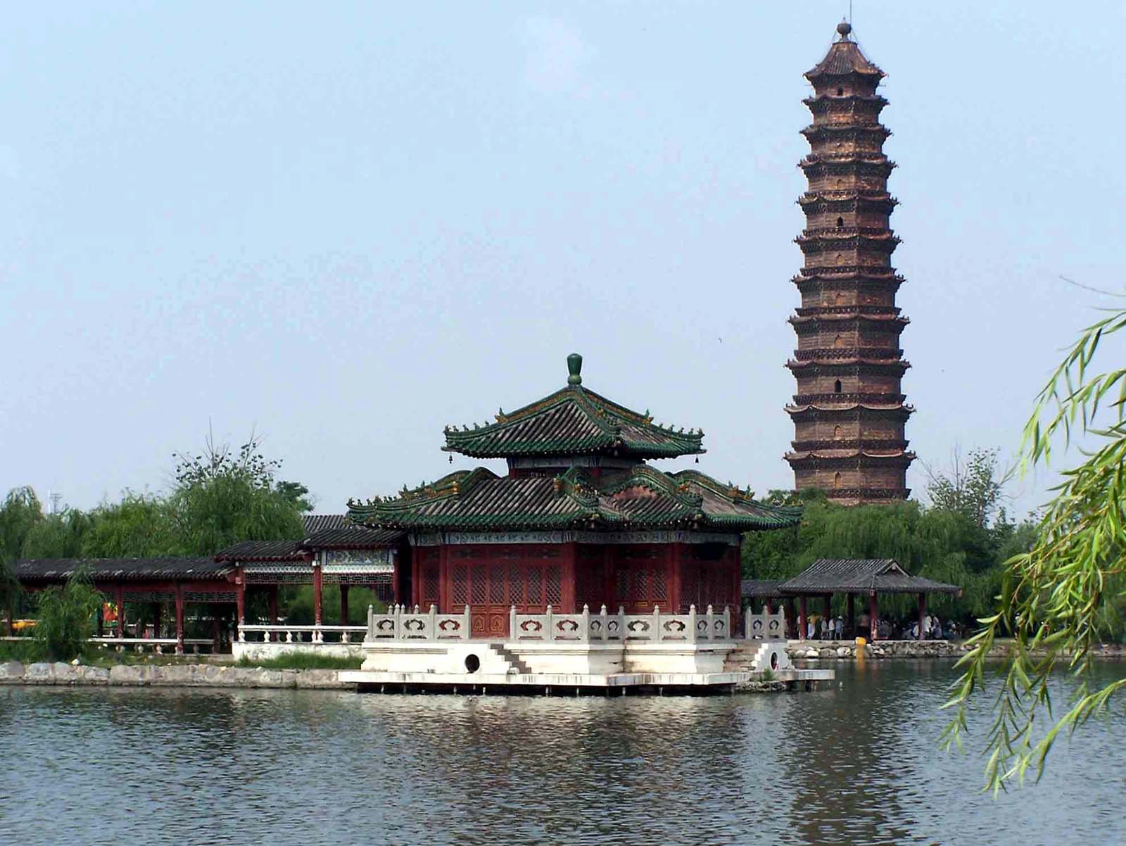 【天下第一塔摄影图片】开封铁塔公园风光摄影_laocai