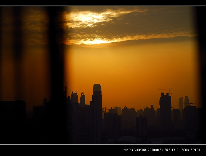 窗外夕阳.