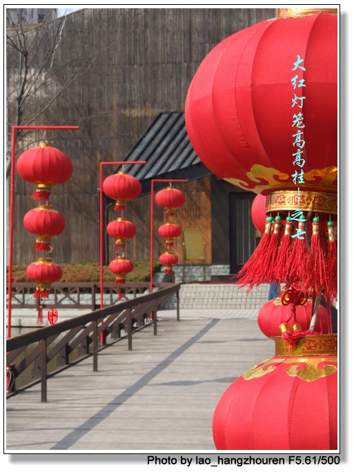 大红灯笼高高挂