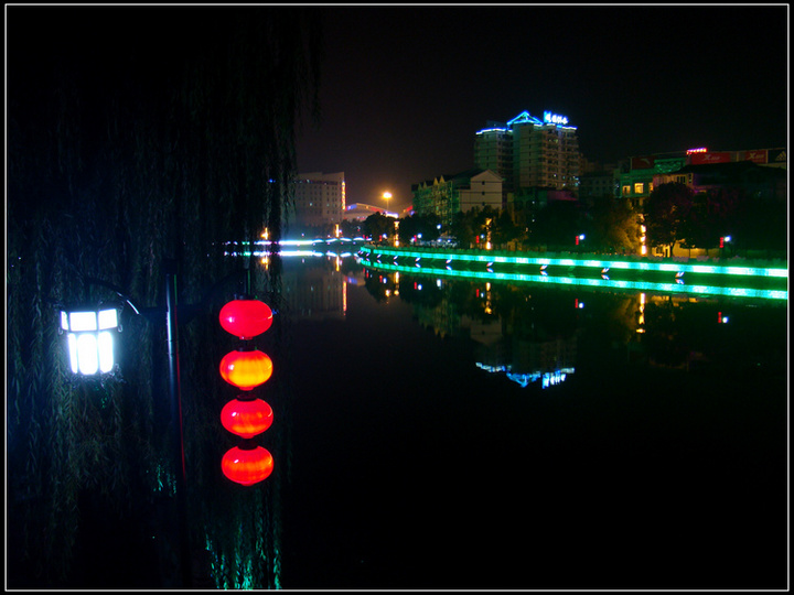 【中秋之夜--色彩斑斓的黔江城市夜景摄影图片
