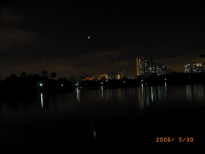 夜幕下的海滨
