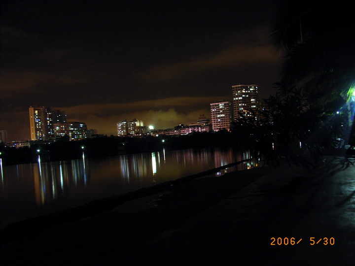 夜幕下的海滨