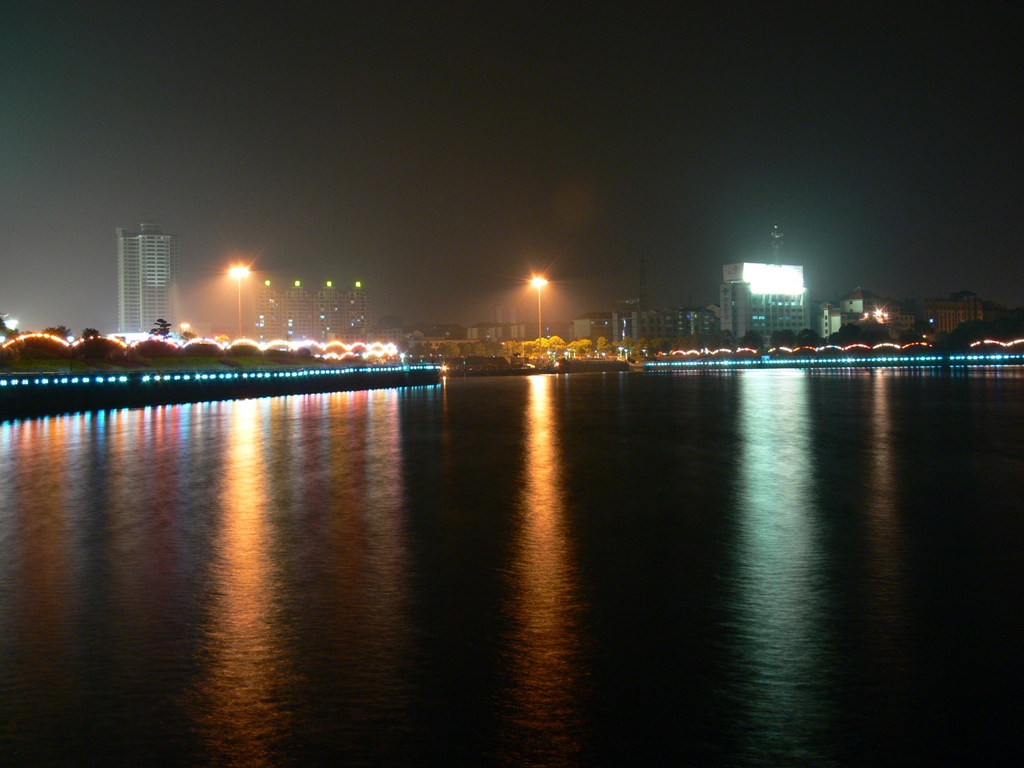 岳阳南湖广场夜景