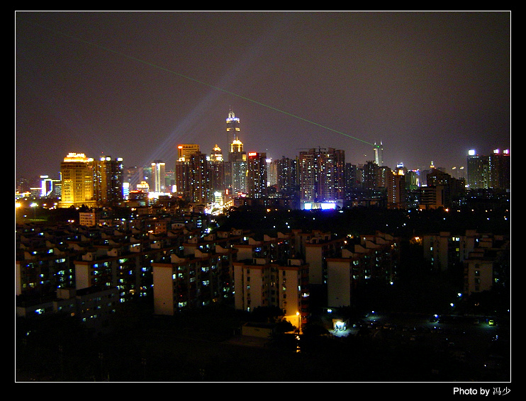 窗台上照的深圳夜景
