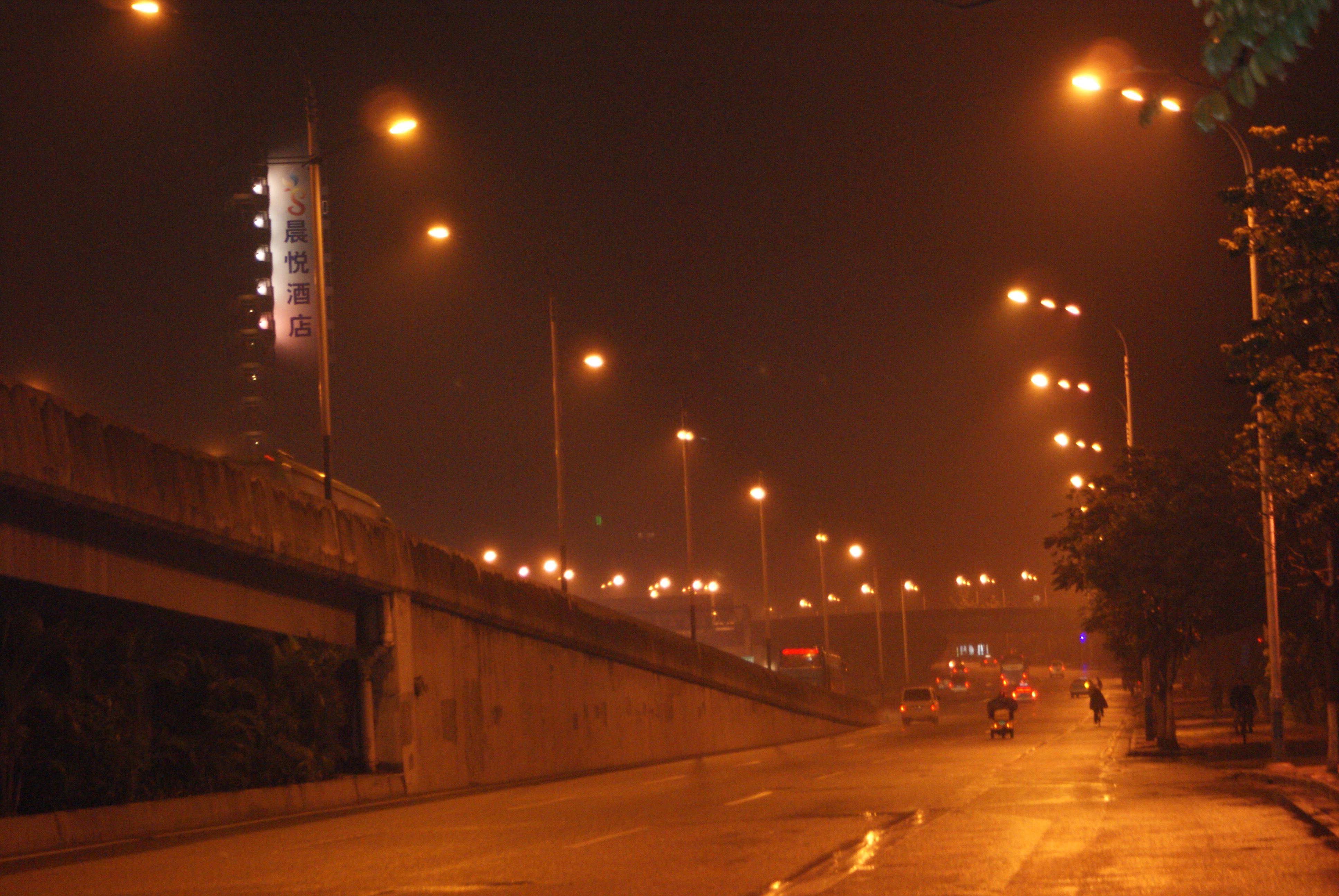 【街灯(夜拍)摄影图片】广州市天源路边风光旅游摄影