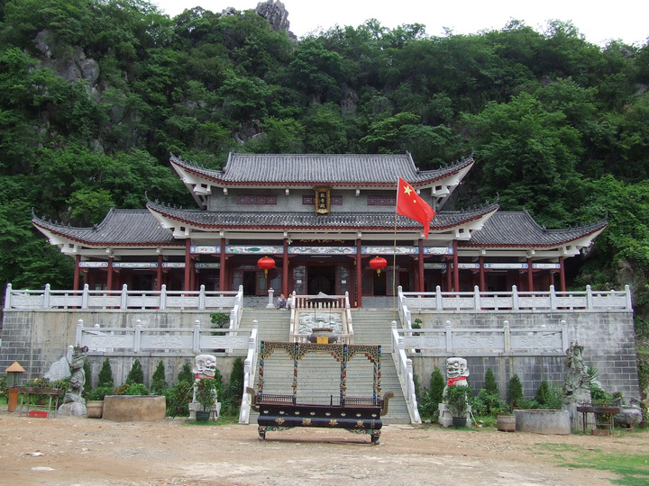翁源东华寺的四大天王
