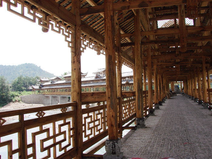 "惹巴拉"土家风雨桥