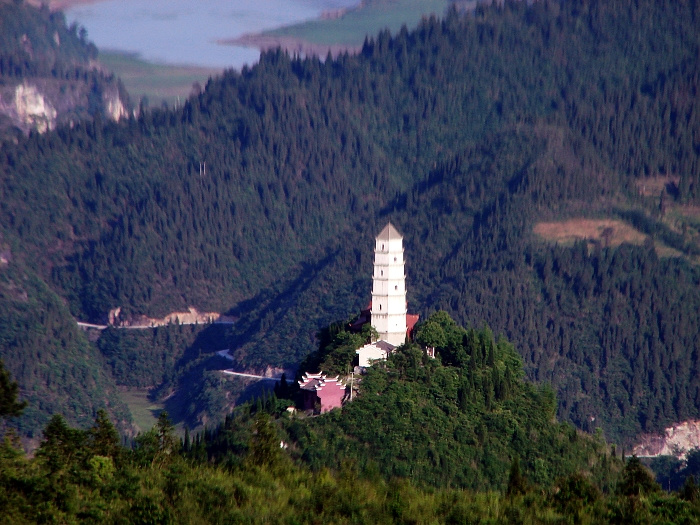 眺望钟灵山