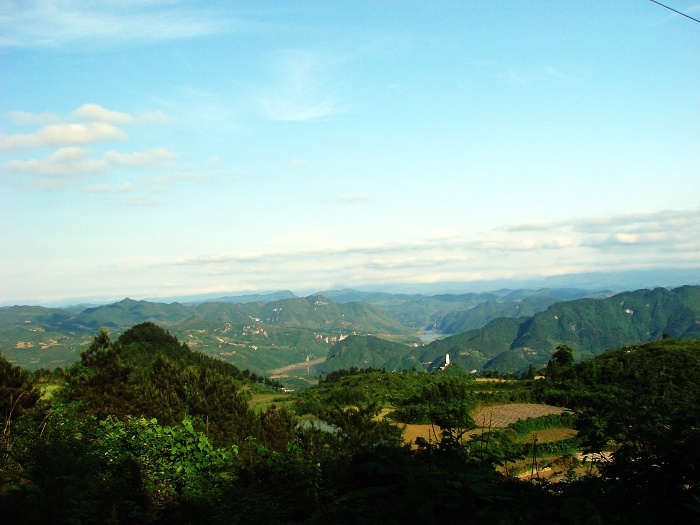 眺望钟灵山