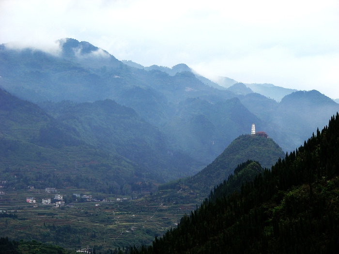 眺望钟灵山