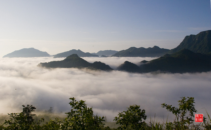 苗乡雾景