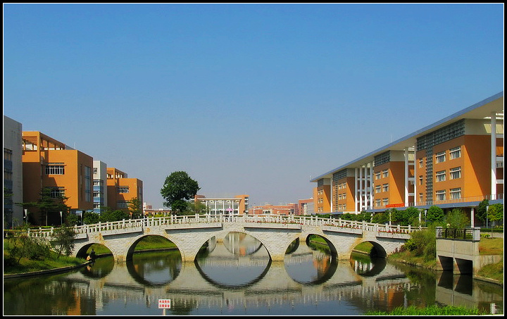 广州大学城之广东外语外贸大学