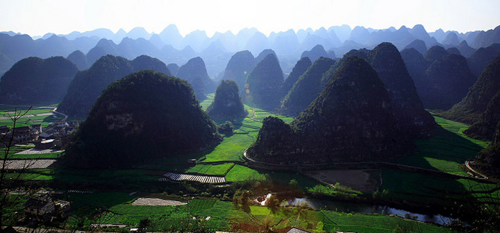 群峰林立万重山