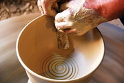 手工制陶