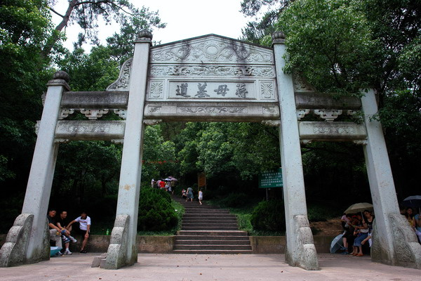蒋母墓道