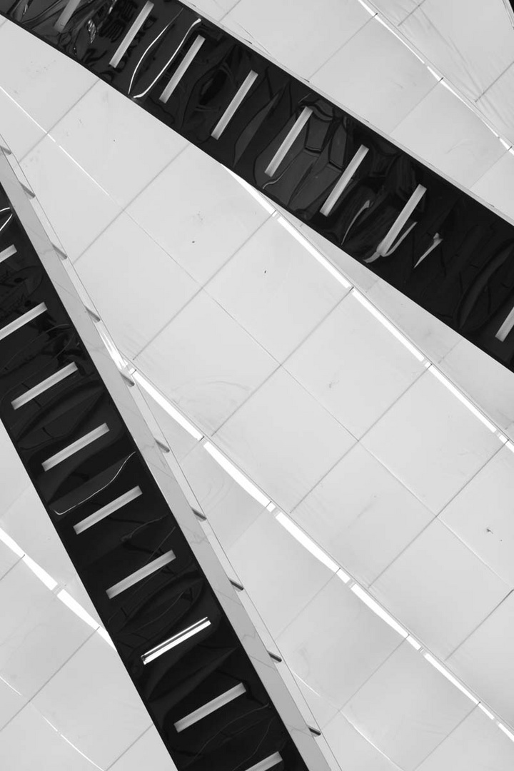 【商场里的自动扶梯摄影图片】上海生活摄影
