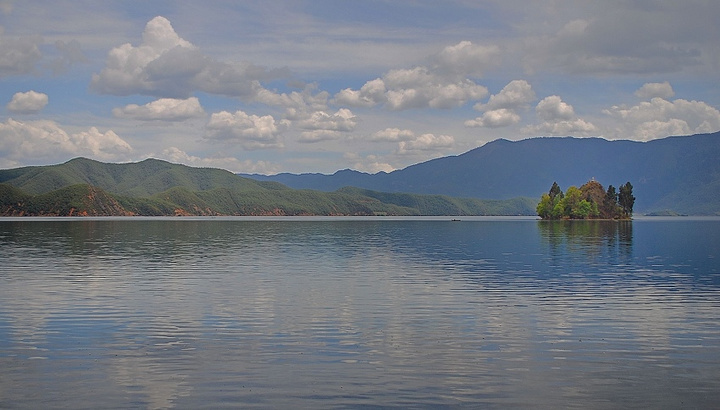 湖光山水间