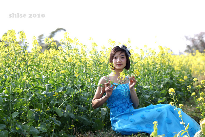 【在油菜花地里的女孩摄影图片】富川人像摄影