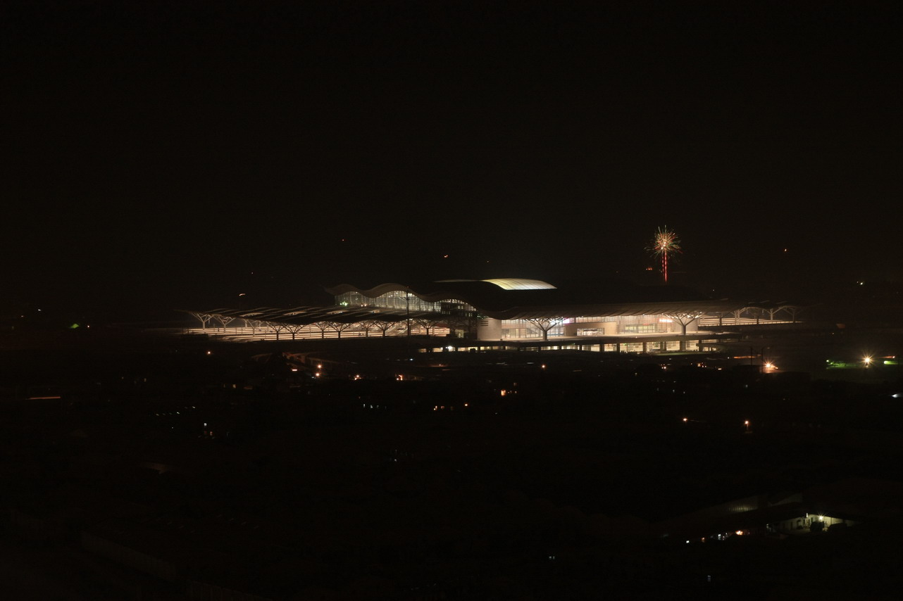 武广线 长沙南站夜色