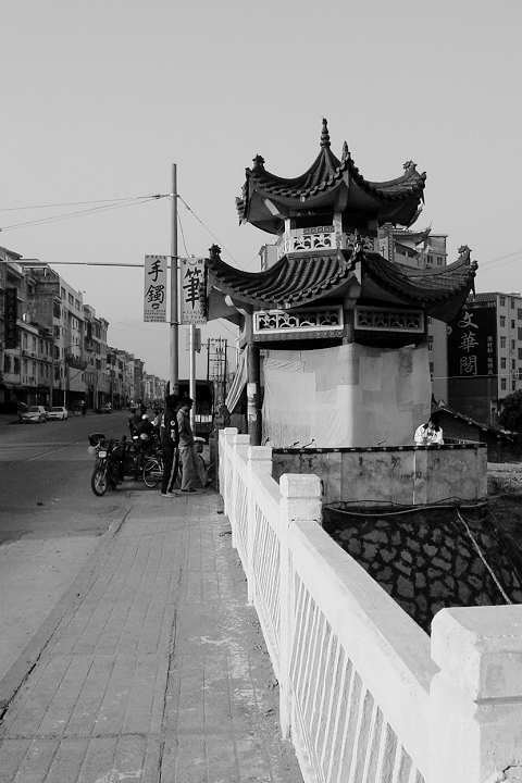 【桥头的小本生意摄影图片】福建仙游榜头镇坝下村_胡
