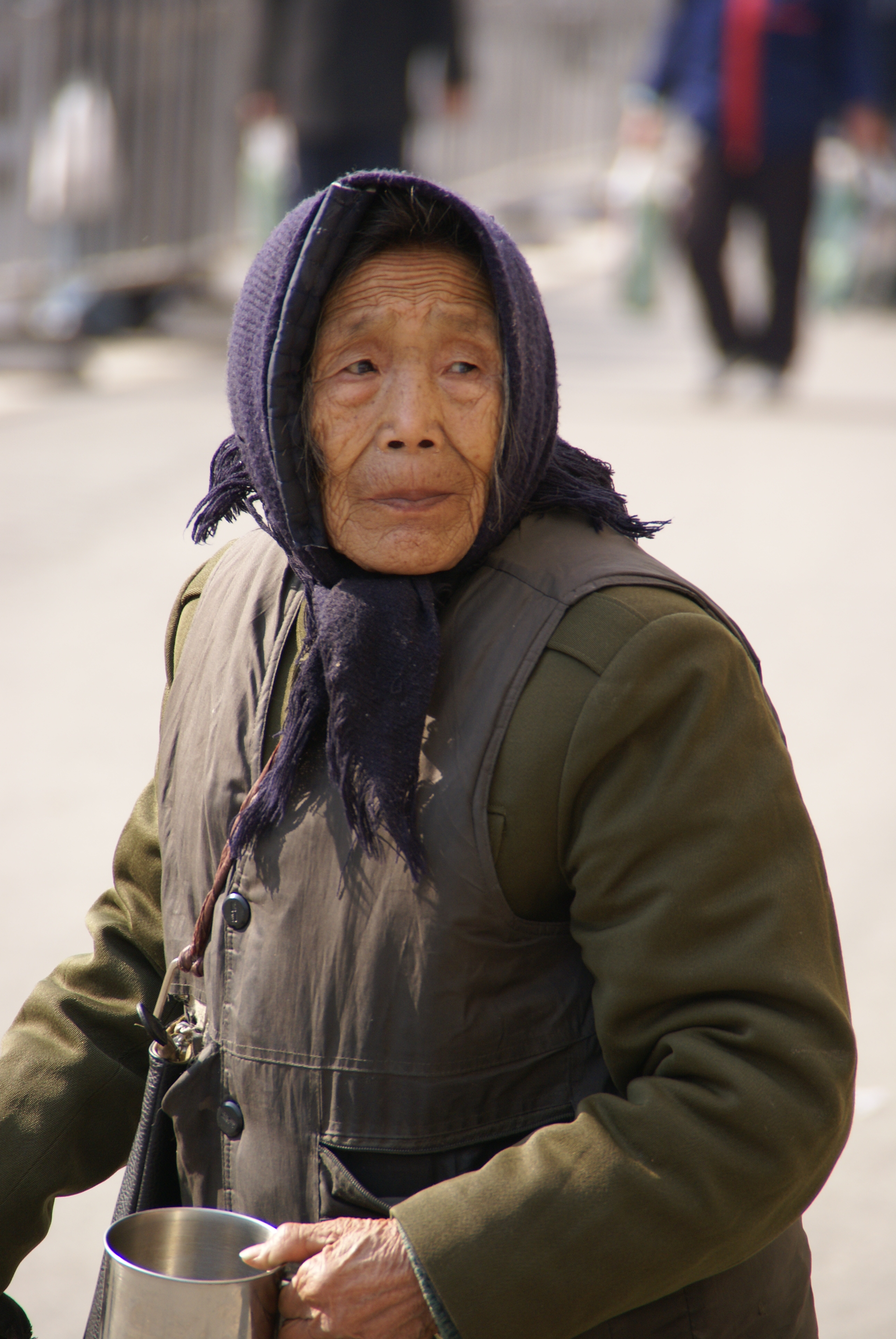 乞讨的阿婆