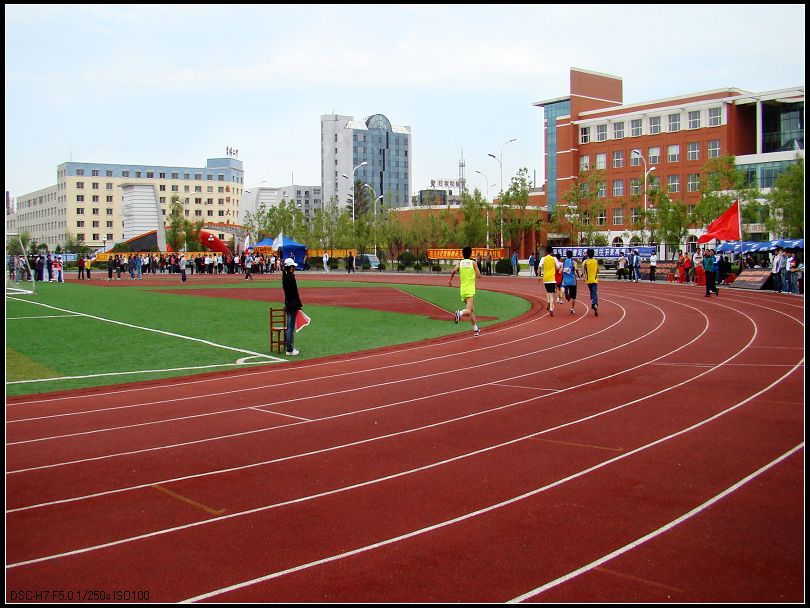 北华大学南校区2008年田径运动会风景线