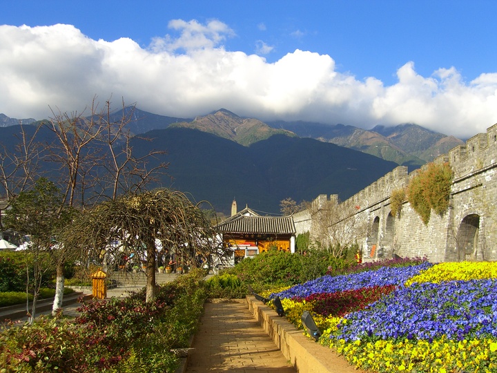 【苍山脚下的大理古城摄影图片】大理风光旅游摄影_网