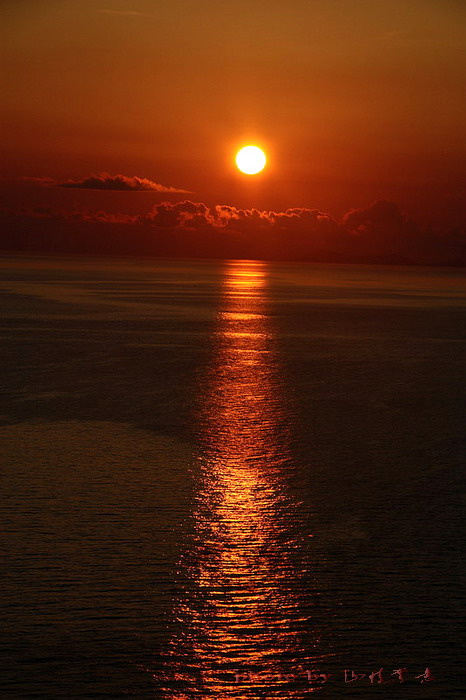 海上日出