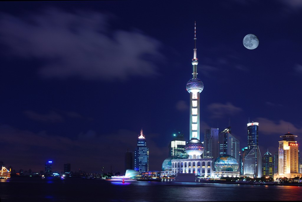 上海外滩的清晨与夜景