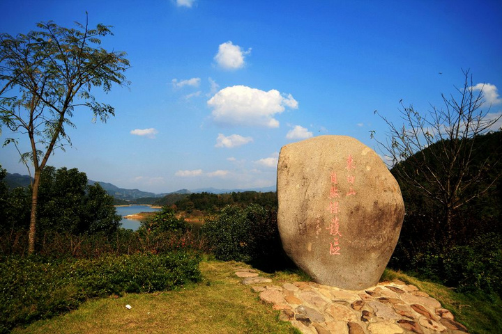 水天一色东白湖